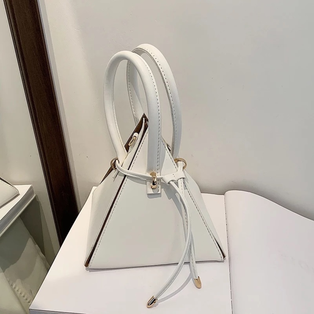 Pyramid shaped handbag (white)